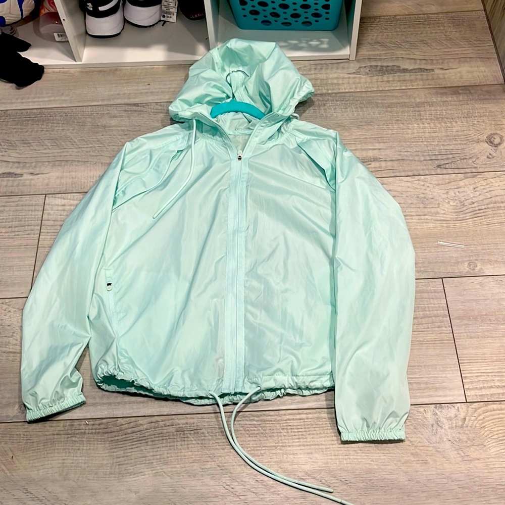 I put it on once i really liked it, It was really over sized for me. Good 4 Gym.